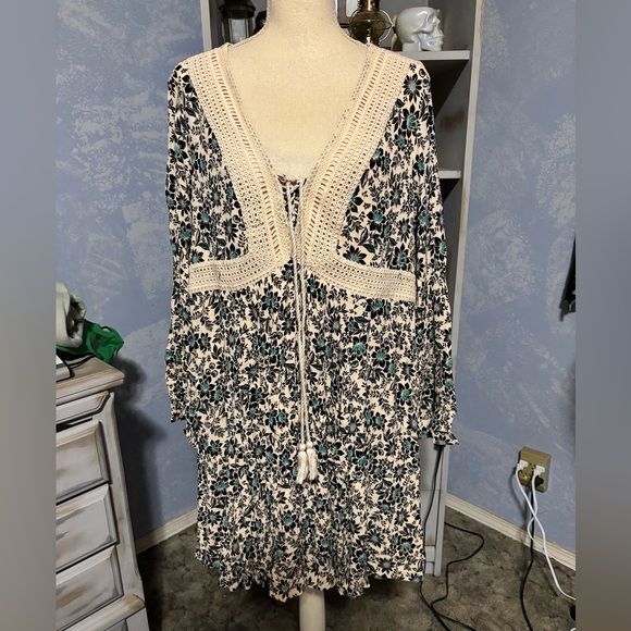 Torrid Floral Lace-Up Skater Dress - Black and Cream size 2 - Picture 6 of 16